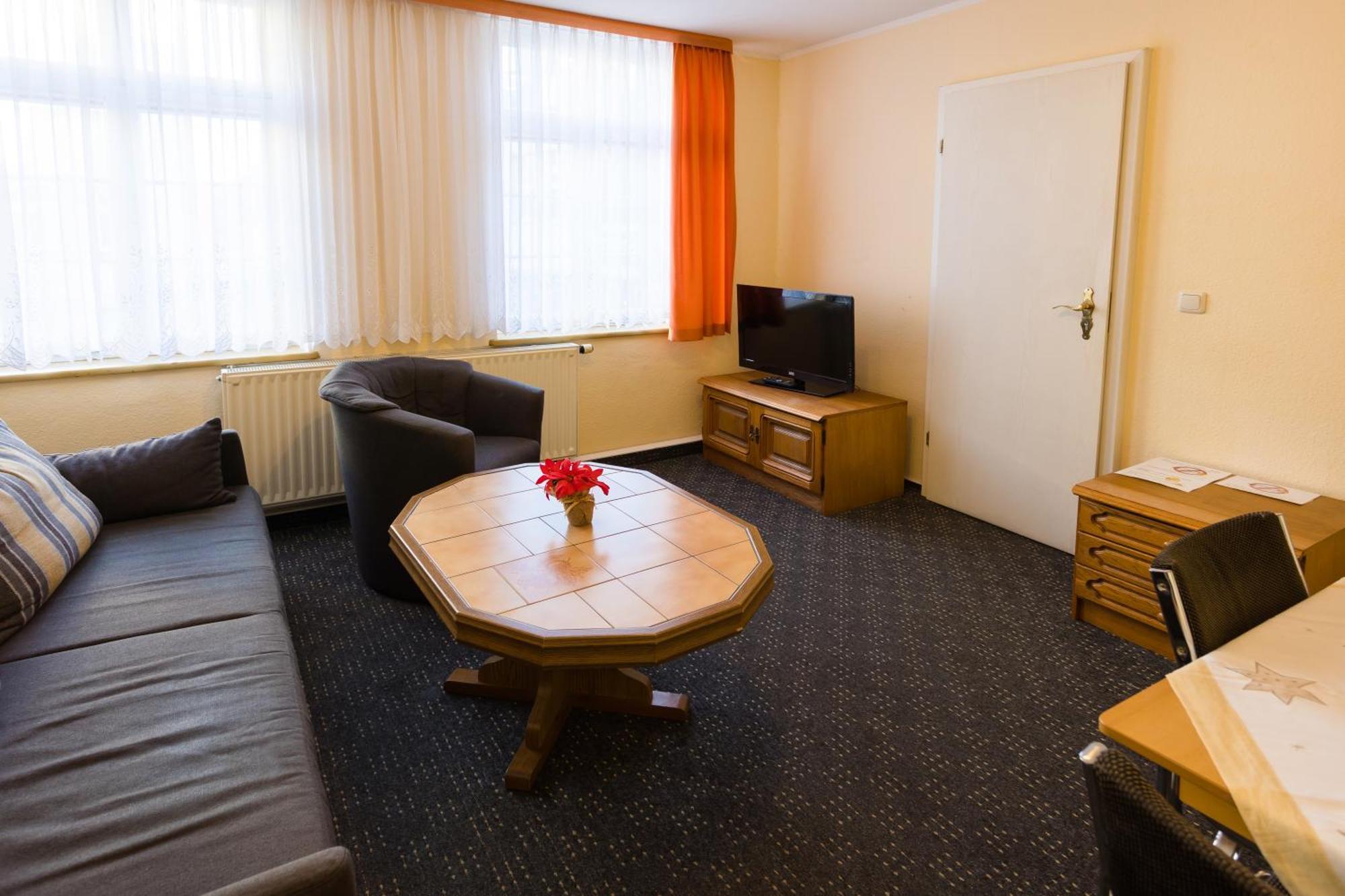 Pension & Ferienwohnungen Toepferstueb'L Saalfeld Saale Esterno foto