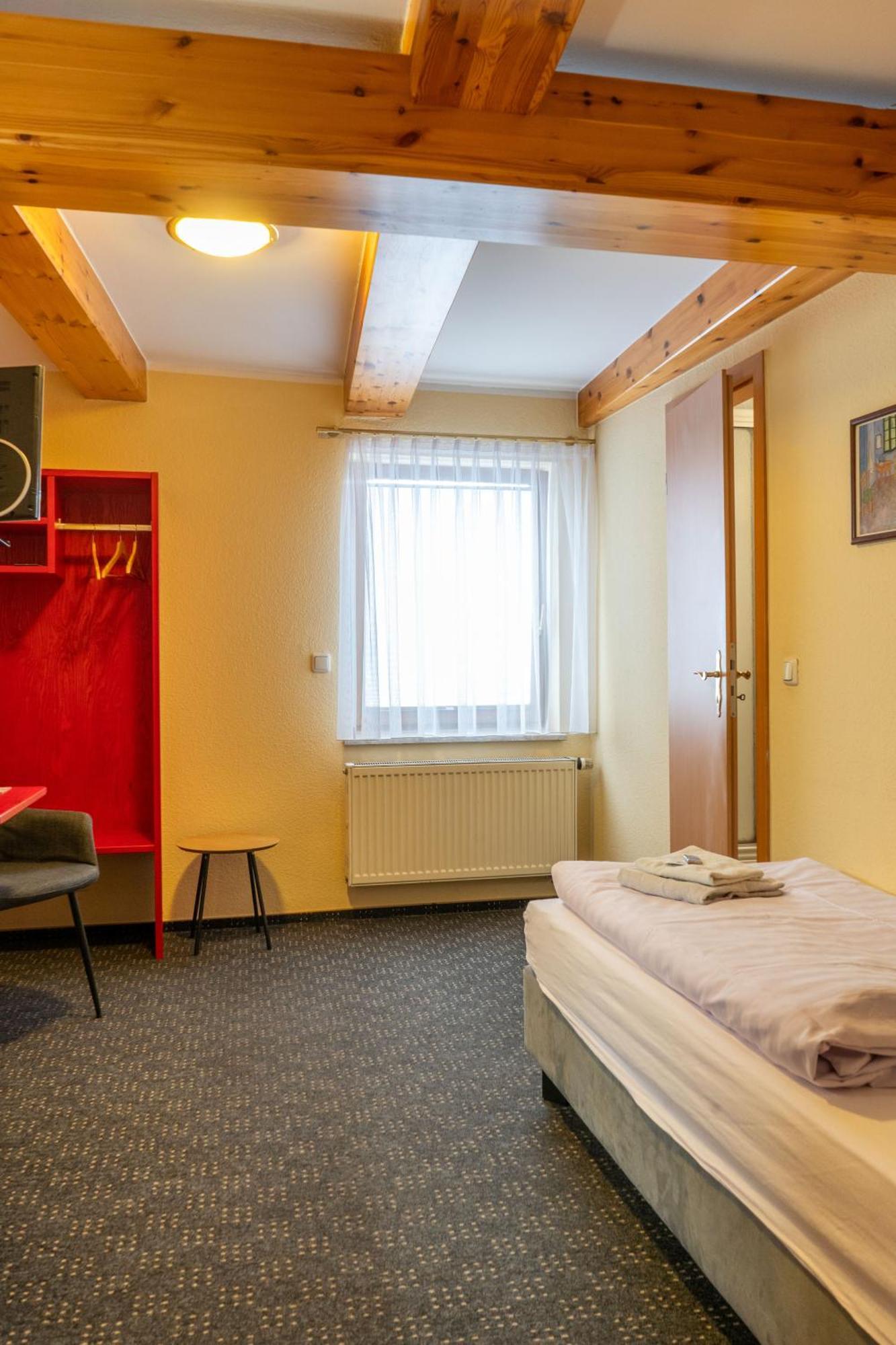 Pension & Ferienwohnungen Toepferstueb'L Saalfeld Saale Esterno foto